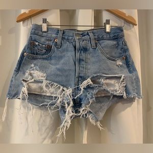 Levi’s 501 distressed shorts‎ size 24